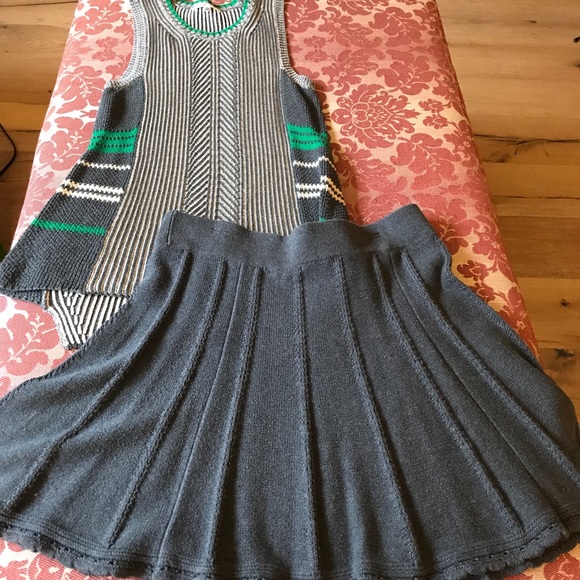 CAbi Sweaters - EUC CAbi SET Trident Sweater Tank & Skirt Large